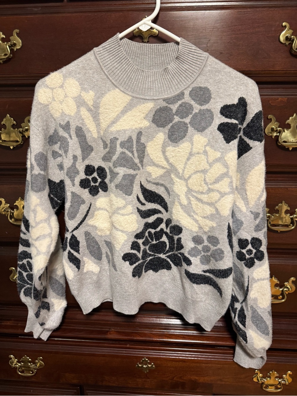 Cozy Floral Jacquard Turtleneck Sweater in Gray, Cream & Black size med